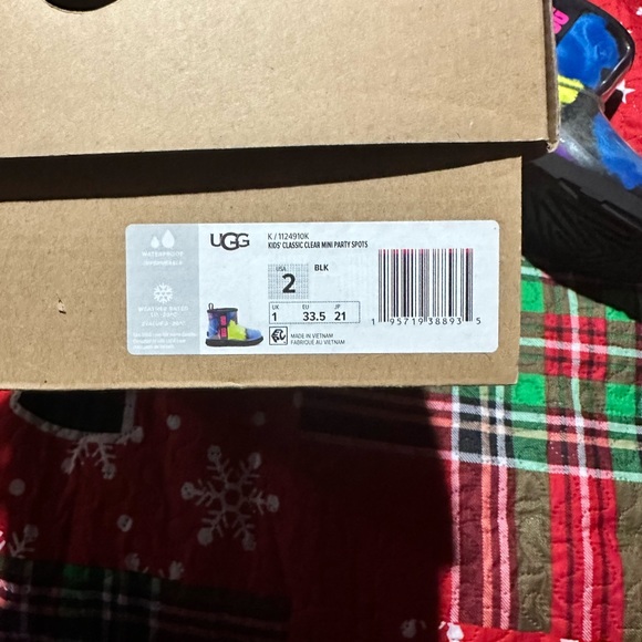 Splattered girl Uggs size 2 - Picture 7 of 7